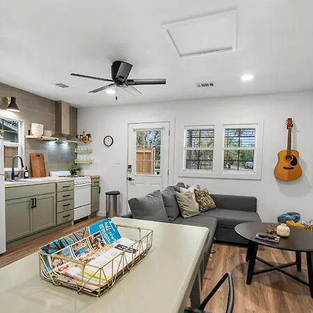 New! The Yellow Door- Downtown Wimberley W/ River Access